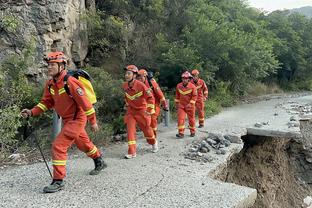 发个漂流瓶？朱芳雨谈能否签王哲林：明天帮你问问他想不想来